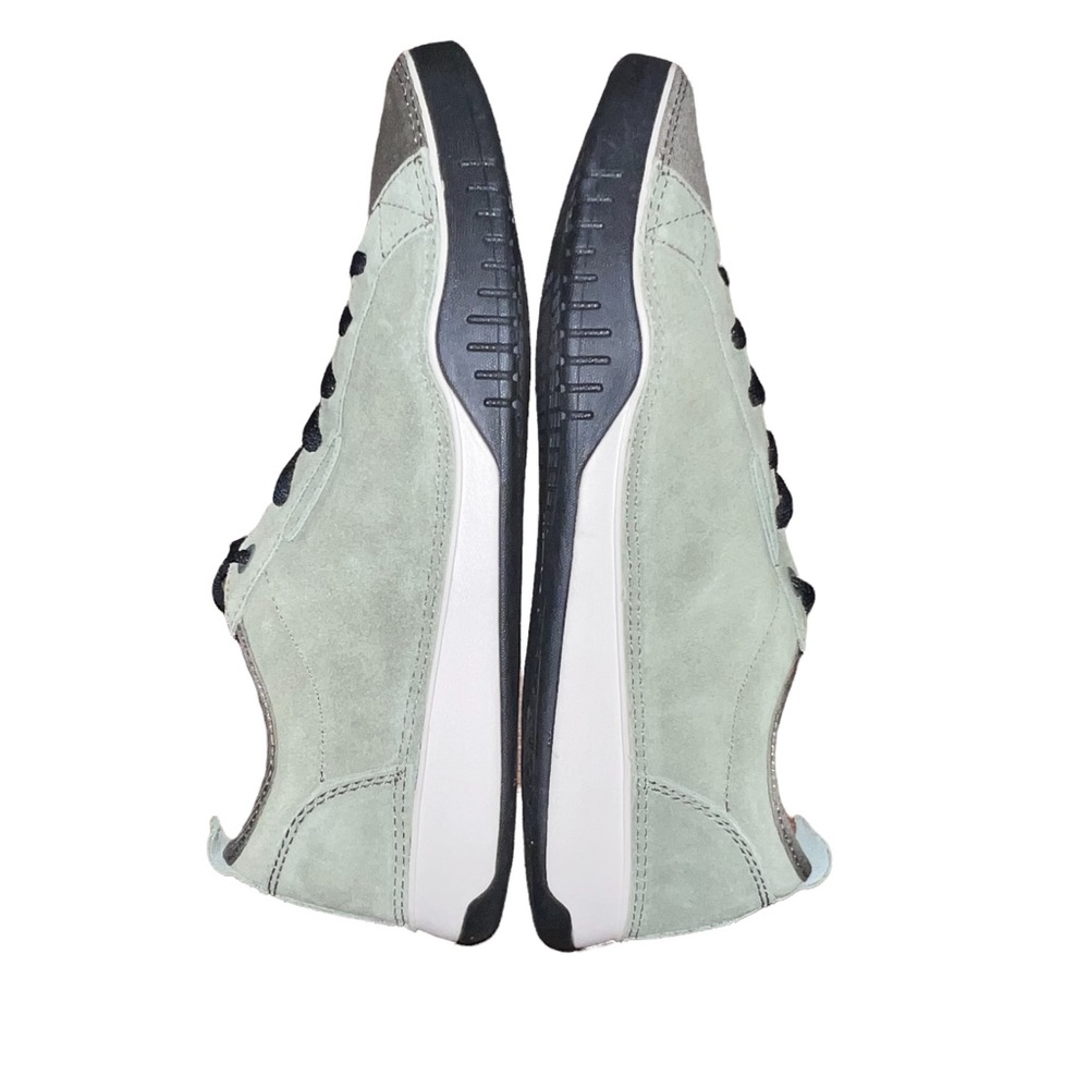 Columbia Bridgeport Lace Up Suede and Canvas Shoes - Picture 10 of 16